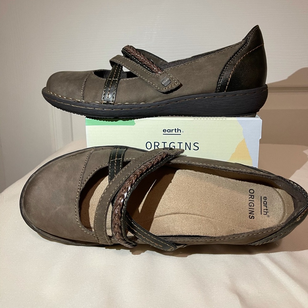 Earth origin flat shoes size 7